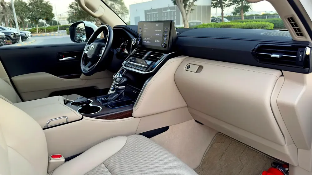 2024 Toyota Land Cruiser GXR 4.0l V6, Dealer Warranty, GCC Specifications - Image 10