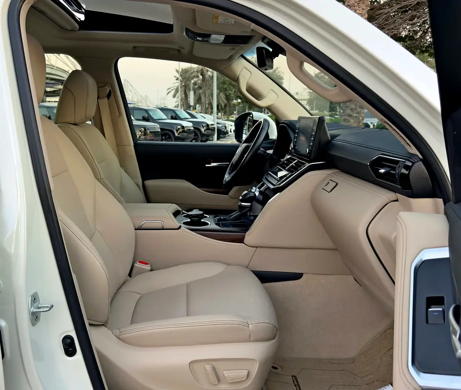 2024 Toyota Land Cruiser GXR 4.0l V6, Dealer Warranty, GCC Specifications - Image 11