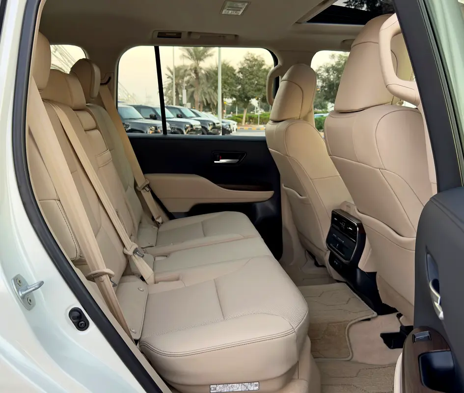 2024 Toyota Land Cruiser GXR 4.0l V6, Dealer Warranty, GCC Specifications - Image 12