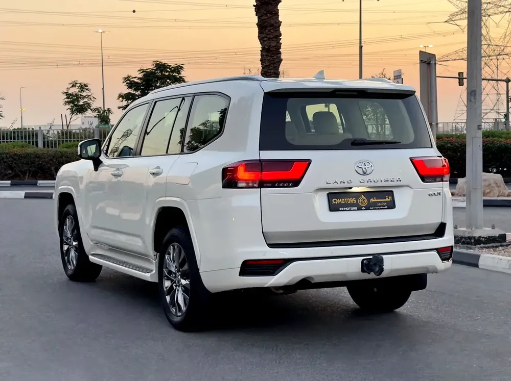 2024 Toyota Land Cruiser GXR 4.0l V6, Dealer Warranty, GCC Specifications - Image 5