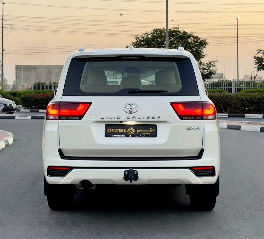 2024 Toyota Land Cruiser GXR 4.0l V6, Dealer Warranty, GCC Specifications - Image 6
