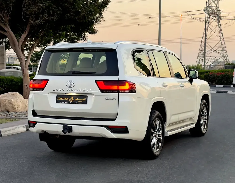 2024 Toyota Land Cruiser GXR 4.0l V6, Dealer Warranty, GCC Specifications - Image 7