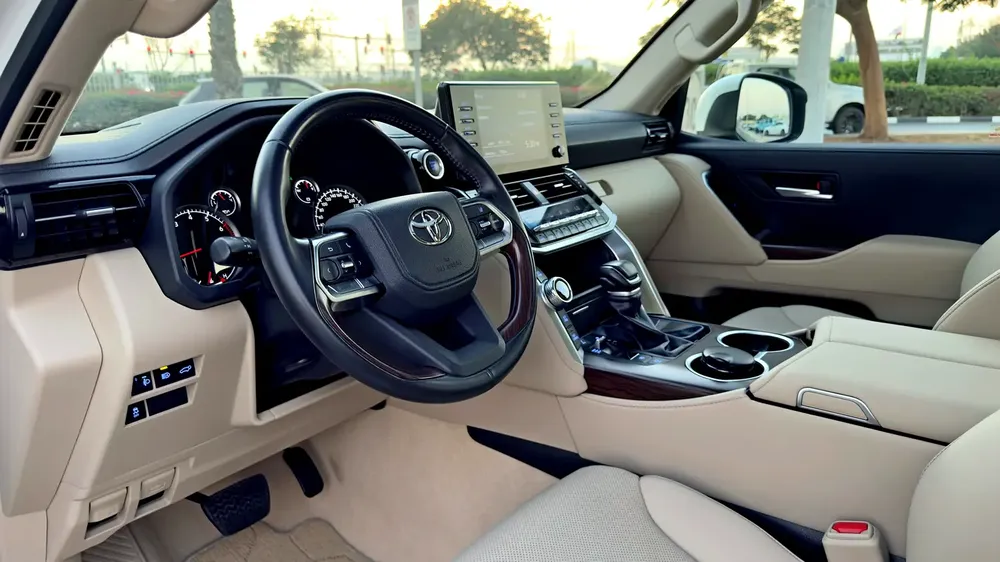 2024 Toyota Land Cruiser GXR 4.0l V6, Dealer Warranty, GCC Specifications - Image 8
