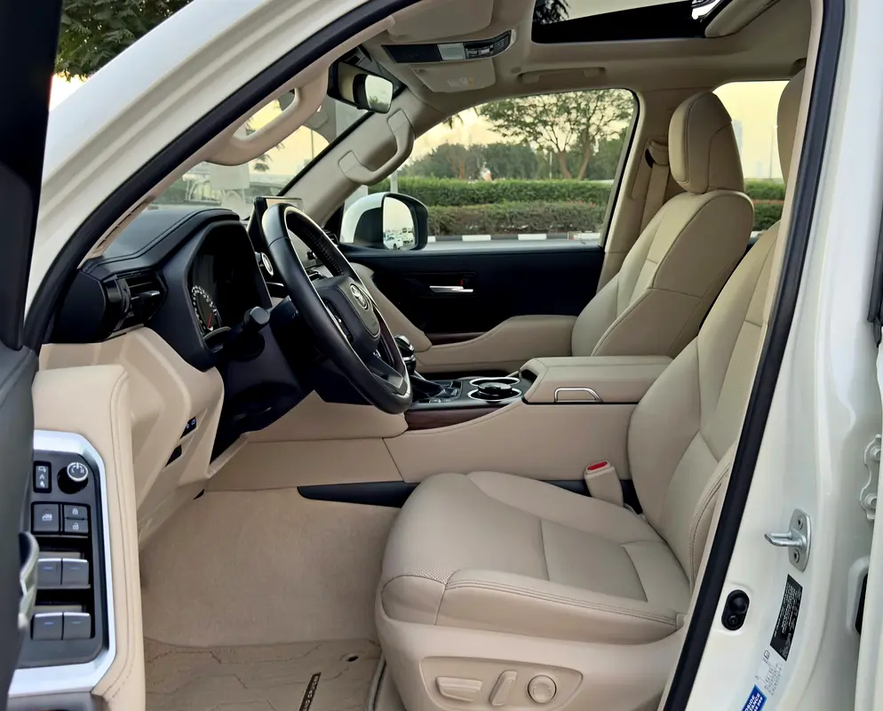 2024 Toyota Land Cruiser GXR 4.0l V6, Dealer Warranty, GCC Specifications - Image 9