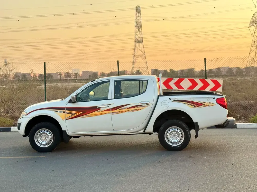 Double cabin pickup + Diesel engine + GCC + 44 - Image 4