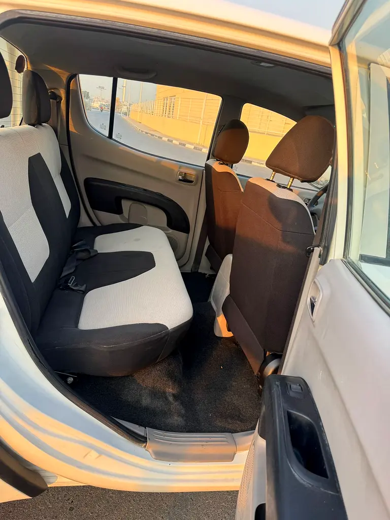 Double cabin pickup + Diesel engine + GCC + 44 - Image 6