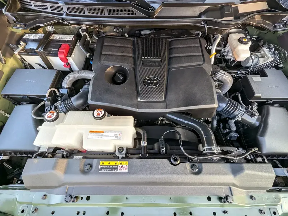 TOYOTA TUNDRA 2023 CREWMAX SR5 IN EXCELLENT CONDITION - Image 11