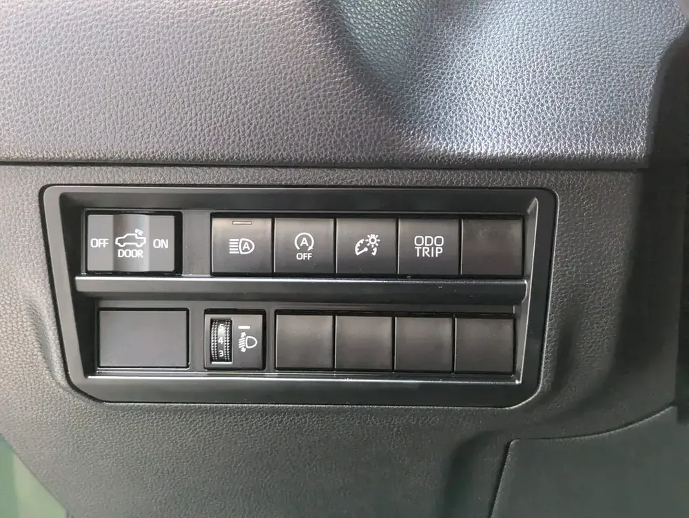 TOYOTA TUNDRA 2023 CREWMAX SR5 IN EXCELLENT CONDITION - Image 9