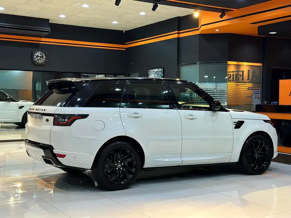 Pristine Land Rover Range Rover Sport HSE 2018 | GCC Specs - Image 4