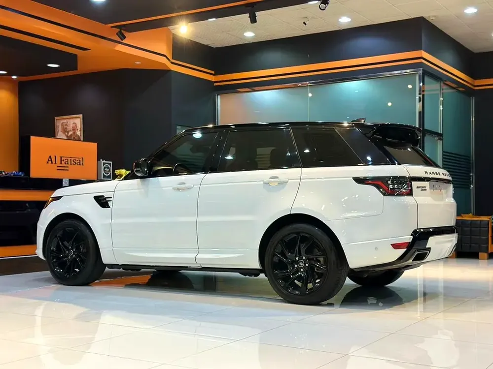 Pristine Land Rover Range Rover Sport HSE 2018 | GCC Specs - Image 5