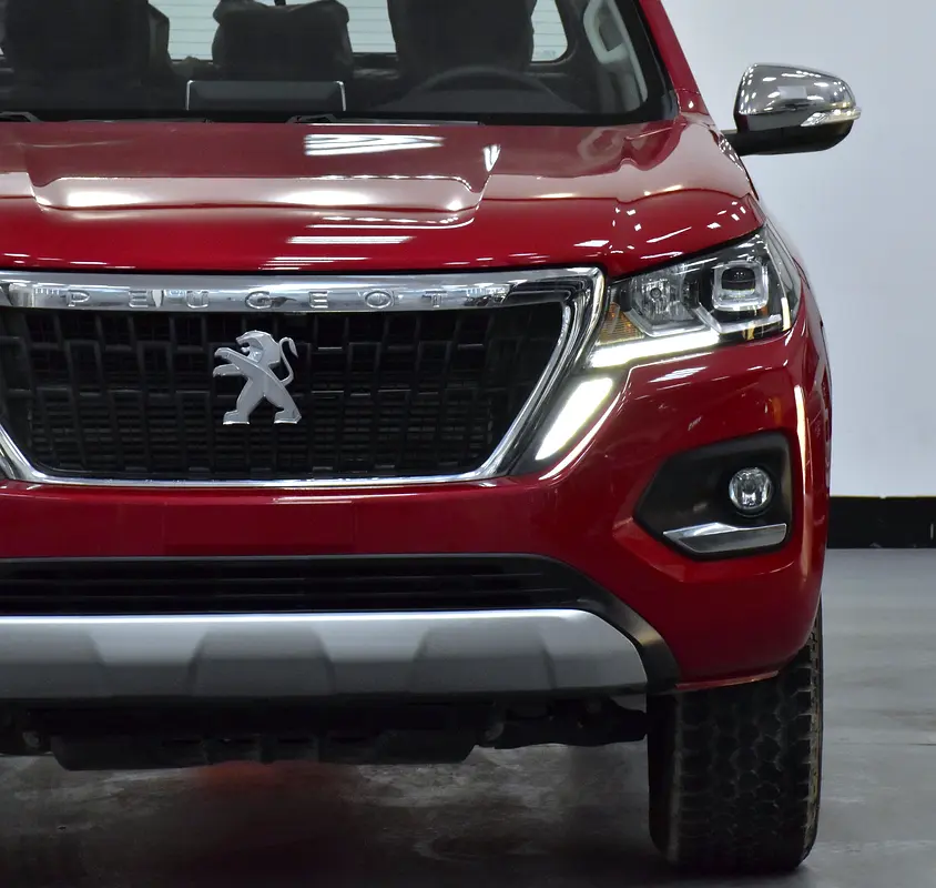 AED 1,081 EMi for 5Yrs | Peugeot Landtrek 4WD ( 2023 Model ) in Red Color GCC Specs - Image 4