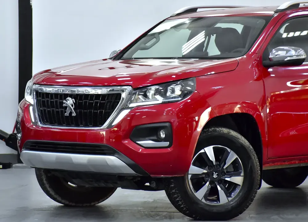 AED 1,081 EMi for 5Yrs | Peugeot Landtrek 4WD ( 2023 Model ) in Red Color GCC Specs - Image 5