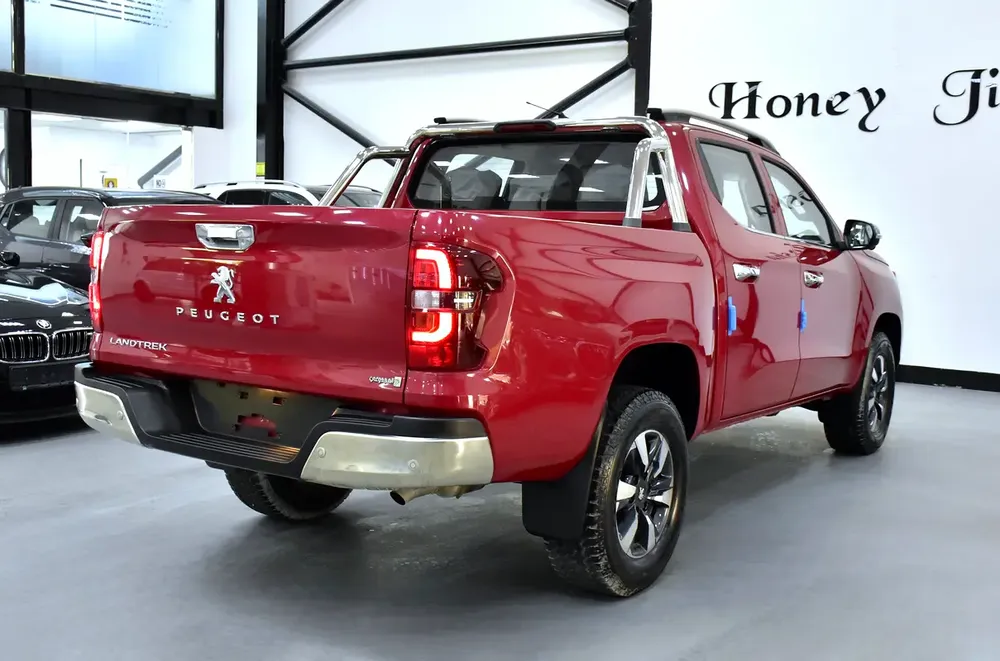 AED 1,081 EMi for 5Yrs | Peugeot Landtrek 4WD ( 2023 Model ) in Red Color GCC Specs - Image 7