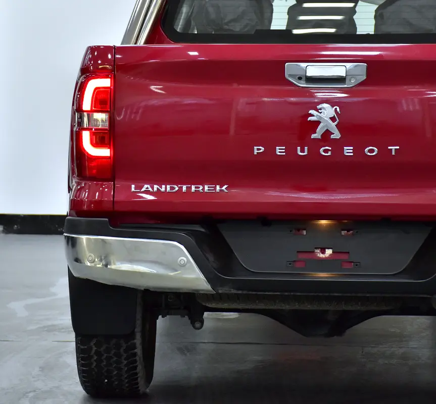 AED 1,081 EMi for 5Yrs | Peugeot Landtrek 4WD ( 2023 Model ) in Red Color GCC Specs - Image 9
