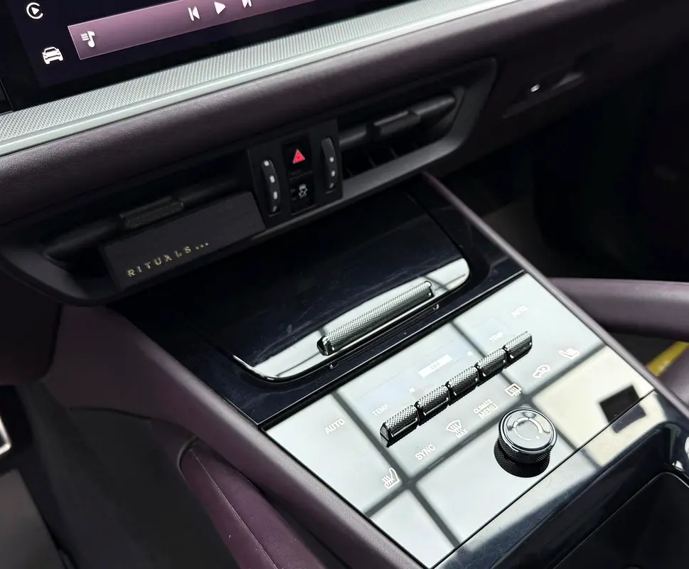 2024 Porsche Cayenne S Coupe, 2026 Porsche Warranty, Full Porsche Service History, GCC - Image 16