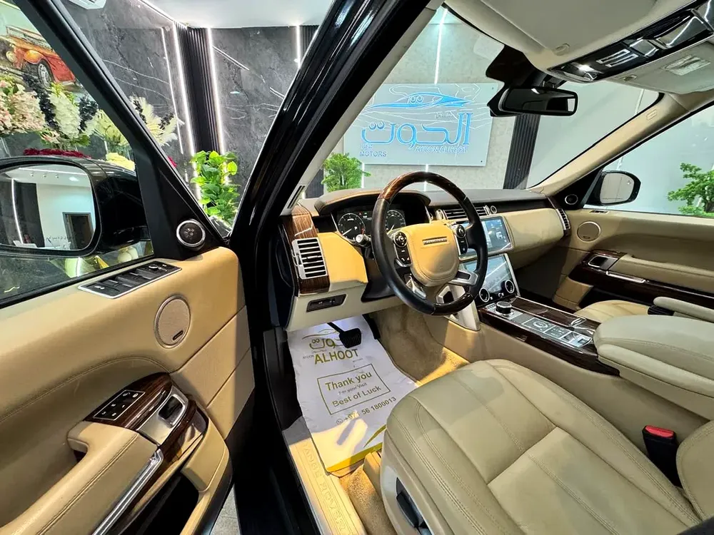 SUPERCHARGED RR VOGUE V8 || 2020 FACELIFT || GCC || FULLY LOADED || SCREENS || NEW CONDITION - Image 13