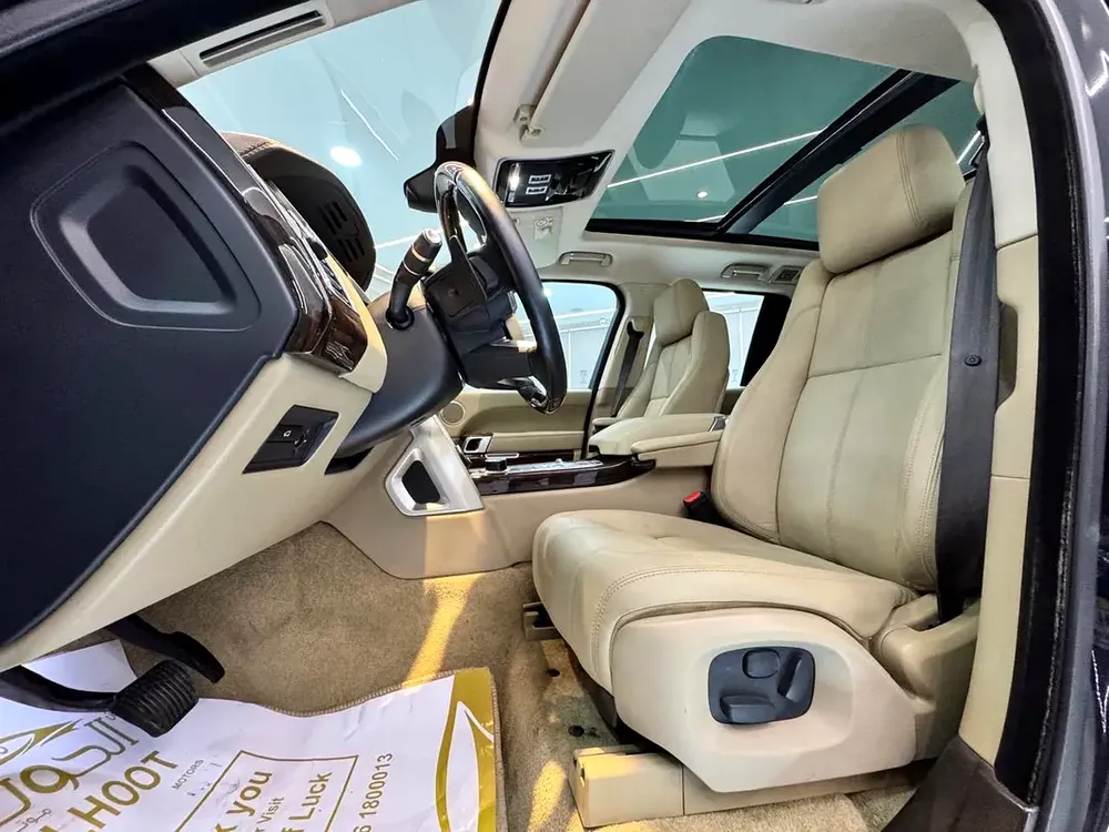 SUPERCHARGED RR VOGUE V8 || 2020 FACELIFT || GCC || FULLY LOADED || SCREENS || NEW CONDITION - Image 14