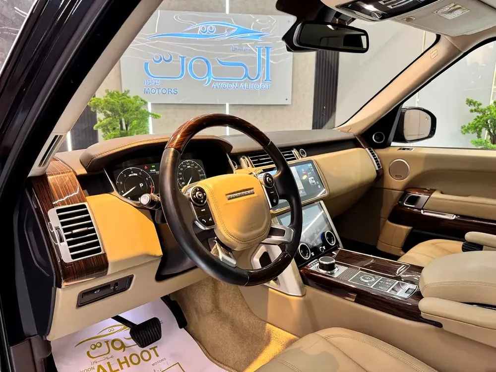 SUPERCHARGED RR VOGUE V8 || 2020 FACELIFT || GCC || FULLY LOADED || SCREENS || NEW CONDITION - Image 15