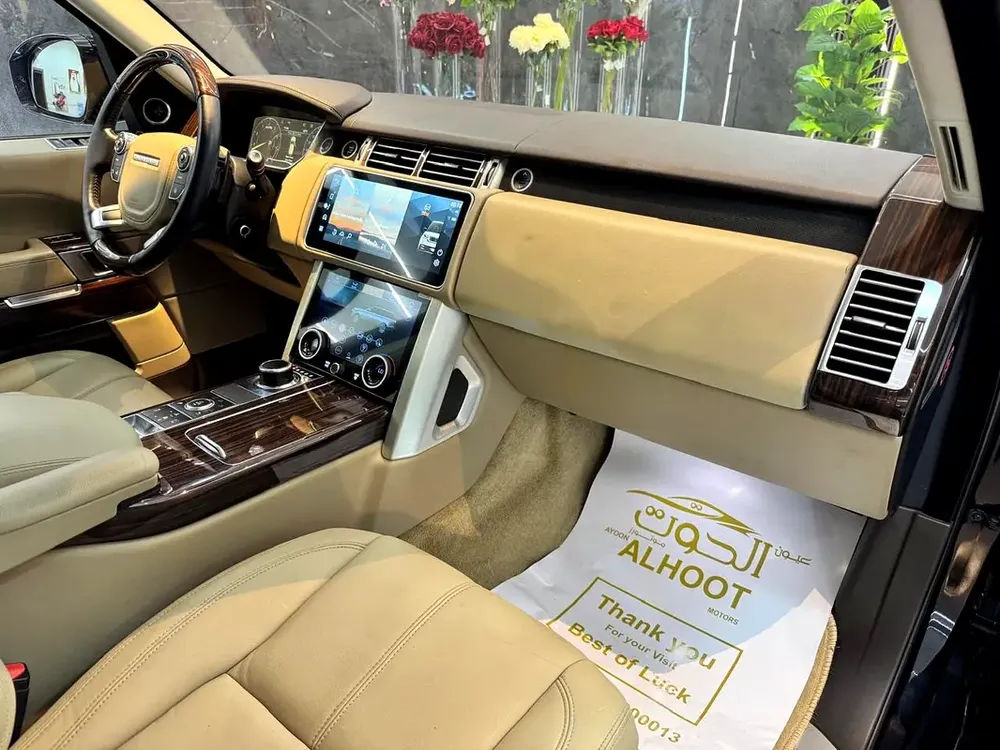 SUPERCHARGED RR VOGUE V8 || 2020 FACELIFT || GCC || FULLY LOADED || SCREENS || NEW CONDITION - Image 16