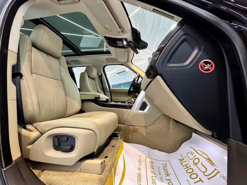 SUPERCHARGED RR VOGUE V8 || 2020 FACELIFT || GCC || FULLY LOADED || SCREENS || NEW CONDITION - Image 17