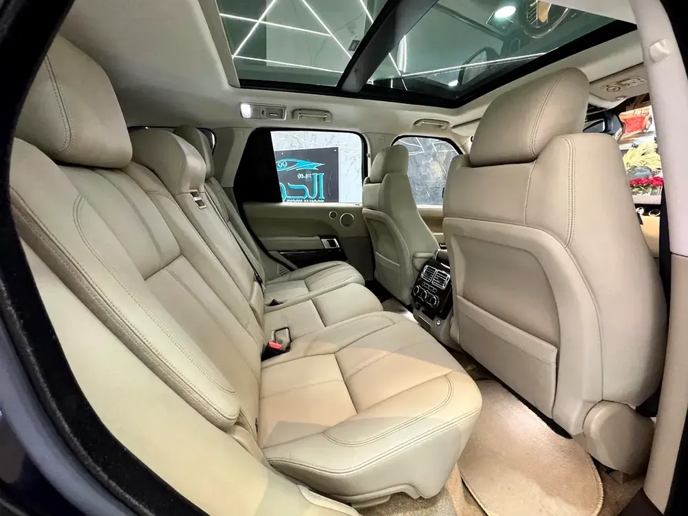 SUPERCHARGED RR VOGUE V8 || 2020 FACELIFT || GCC || FULLY LOADED || SCREENS || NEW CONDITION - Image 18