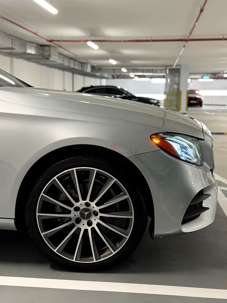 2019 Mercedes-Benz E-Class E 300 4MATIC - Image 4