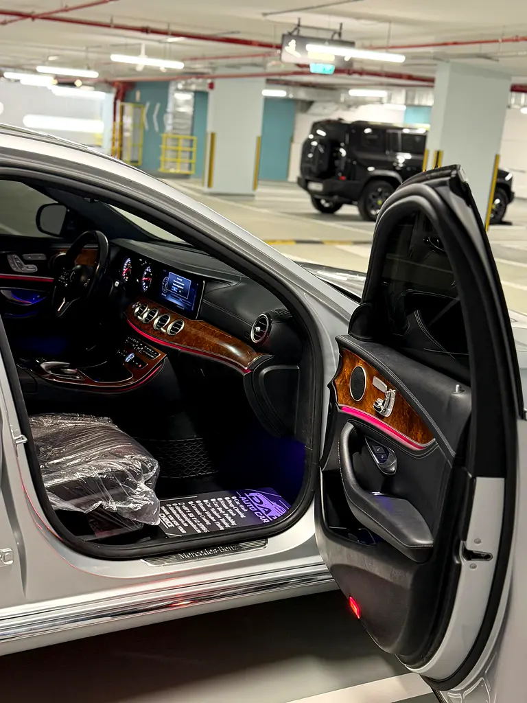 2019 Mercedes-Benz E-Class E 300 4MATIC - Image 7