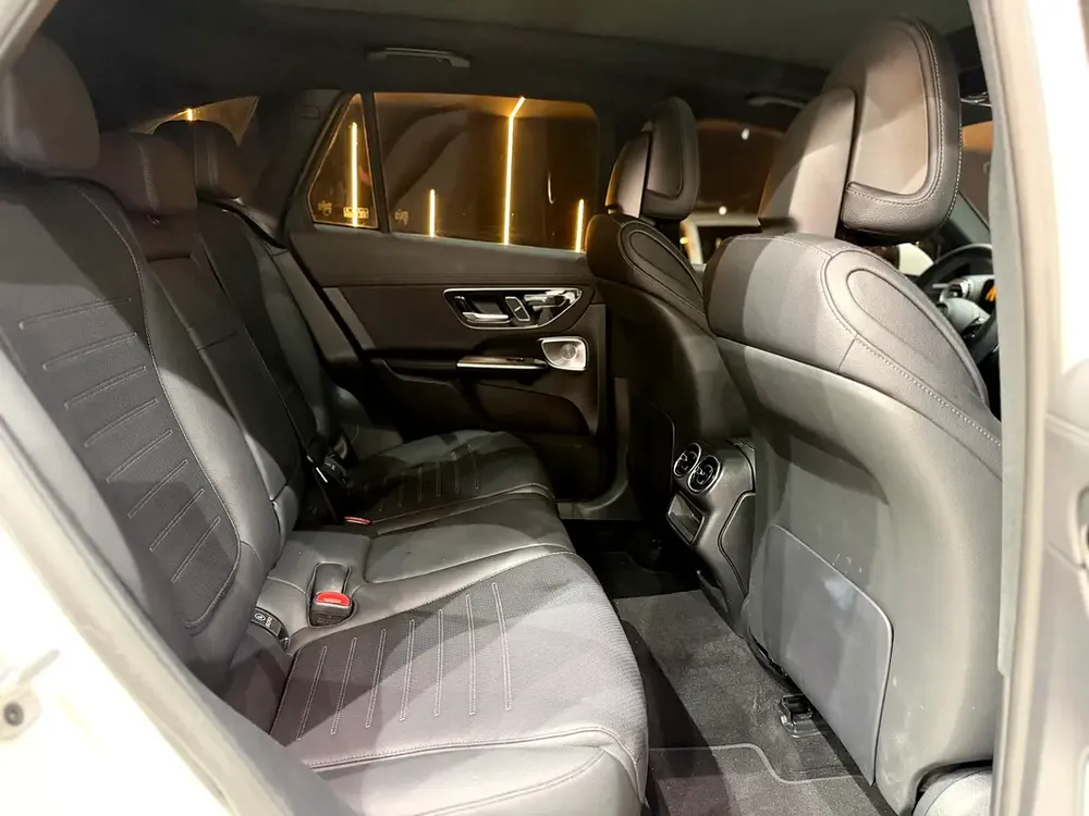 Mercedes-Benz GLC 300 4MATIC 2023 | Korean Specs | No paint jobs | No accident - Image 10