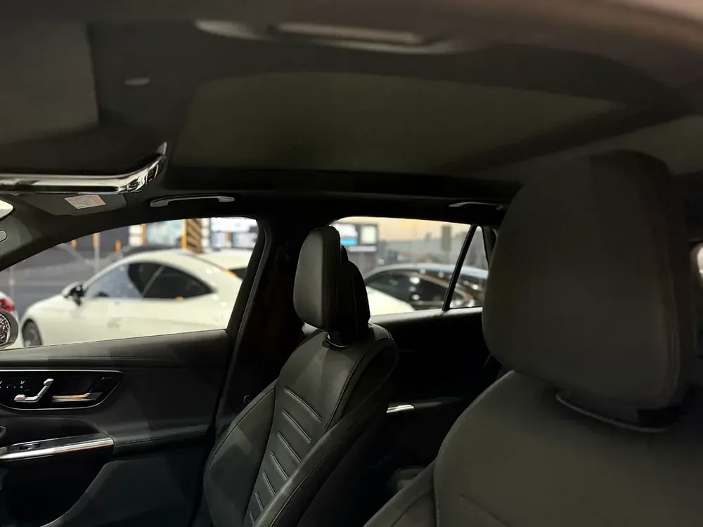 Mercedes-Benz GLC 300 4MATIC 2023 | Korean Specs | No paint jobs | No accident - Image 12