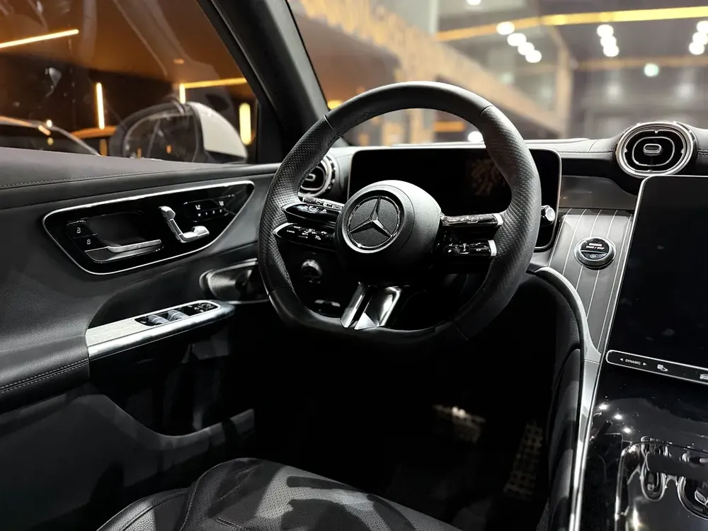 Mercedes-Benz GLC 300 4MATIC 2023 | Korean Specs | No paint jobs | No accident - Image 14