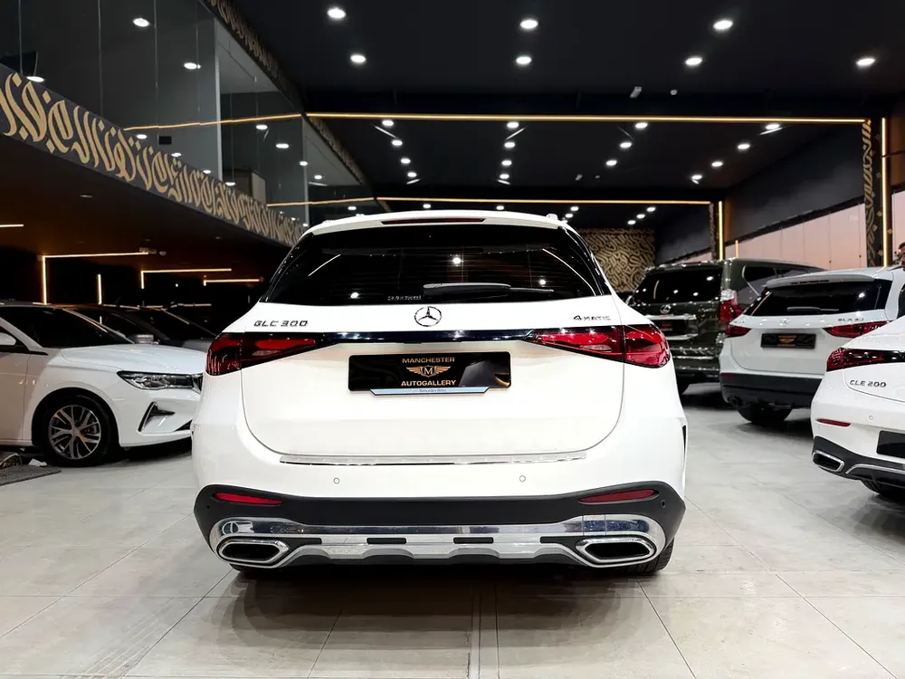 Mercedes-Benz GLC 300 4MATIC 2023 | Korean Specs | No paint jobs | No accident - Image 4