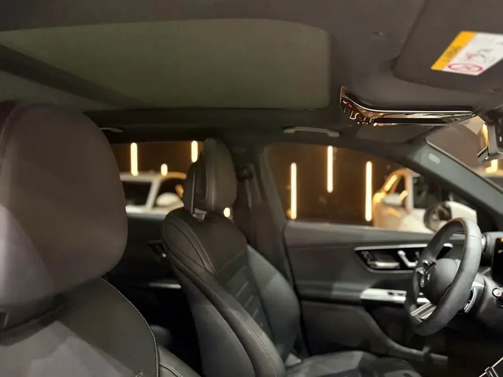 Mercedes-Benz GLC 300 4MATIC 2023 | Korean Specs | No paint jobs | No accident - Image 9