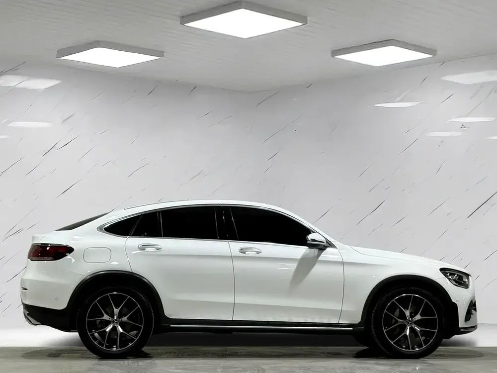 3,231AED/MONTH -- AGENCY WARRANTY -- GLC200 COUPE AMG PREMIUM - Image 4