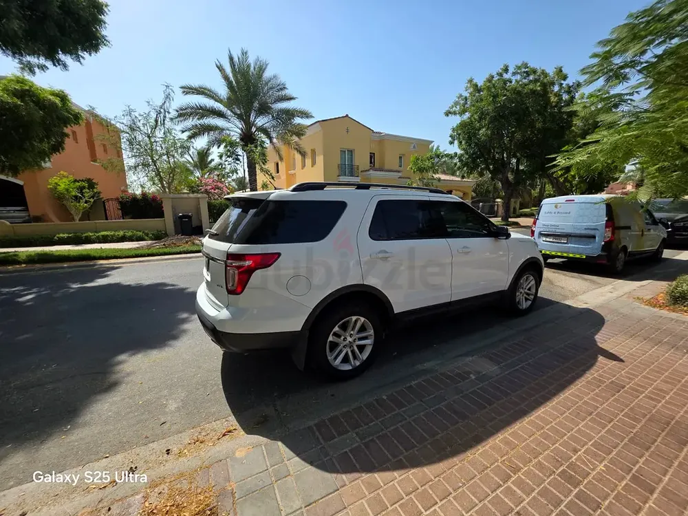 Ford Explorer XLT 2015 GCC Specs - It has low KM and Well Maintained - Image 5