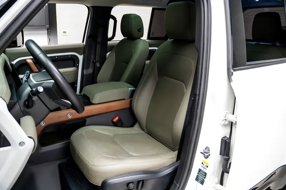 2024 Land Rover Defender 110 SE (P300) | GCC Specs | Brand New Condition - Image 7