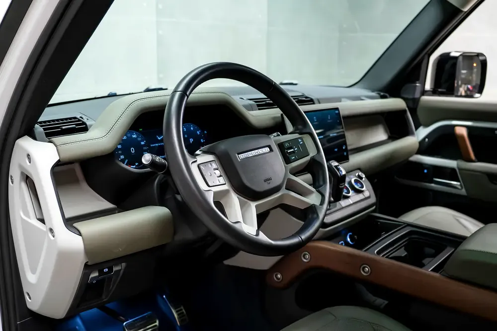 2024 Land Rover Defender 110 SE (P300) | GCC Specs | Brand New Condition - Image 8