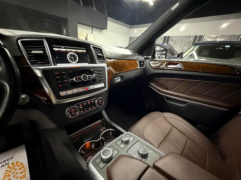 Mercedes Benz GL500 4matic | 1 Owner | Original Paint | GCC Specs - Image 12