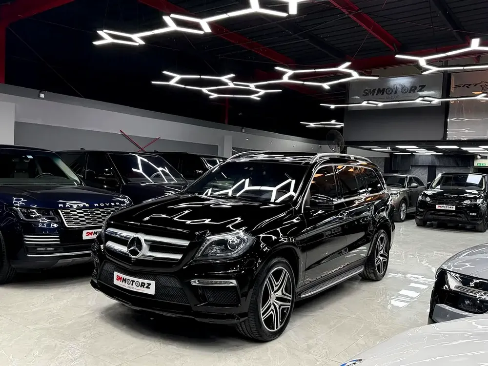 Mercedes Benz GL500 4matic | 1 Owner | Original Paint | GCC Specs - Image 4