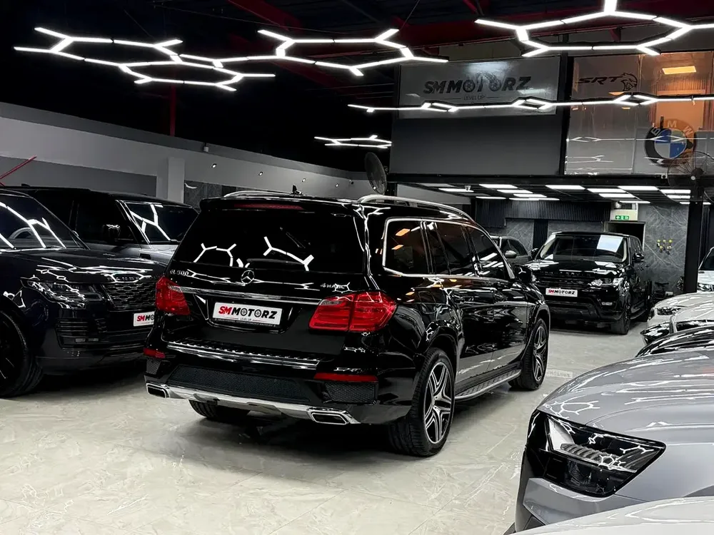 Mercedes Benz GL500 4matic | 1 Owner | Original Paint | GCC Specs - Image 5