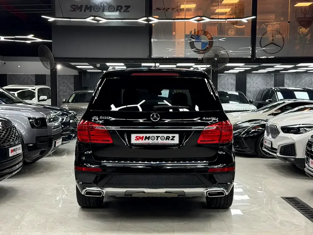 Mercedes Benz GL500 4matic | 1 Owner | Original Paint | GCC Specs - Image 6
