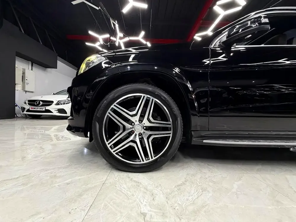 Mercedes Benz GL500 4matic | 1 Owner | Original Paint | GCC Specs - Image 7