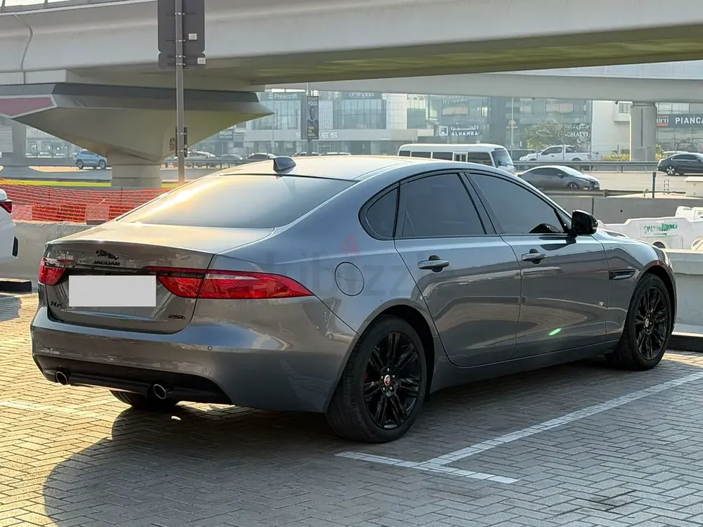 Original Paint // Jaguar XF Supercharged 2020 GCC Specs // Full Service Agency - Image 4