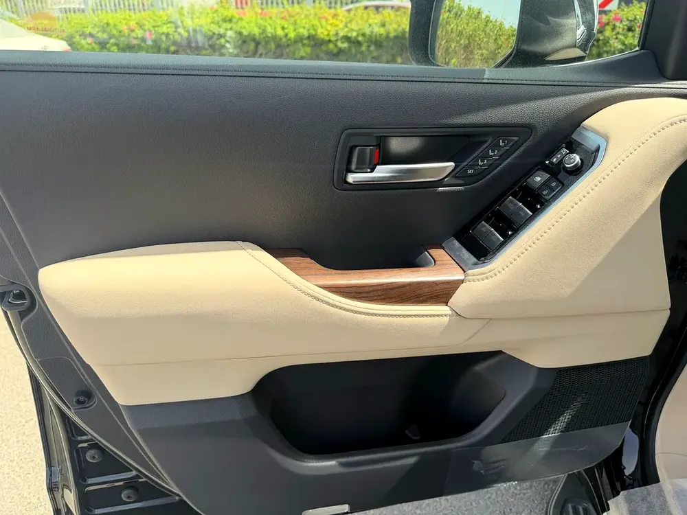 Brand New 2026 Toyota Land Cruiser VXR 4.0L | GCC Specs | Zero KM - Image 7