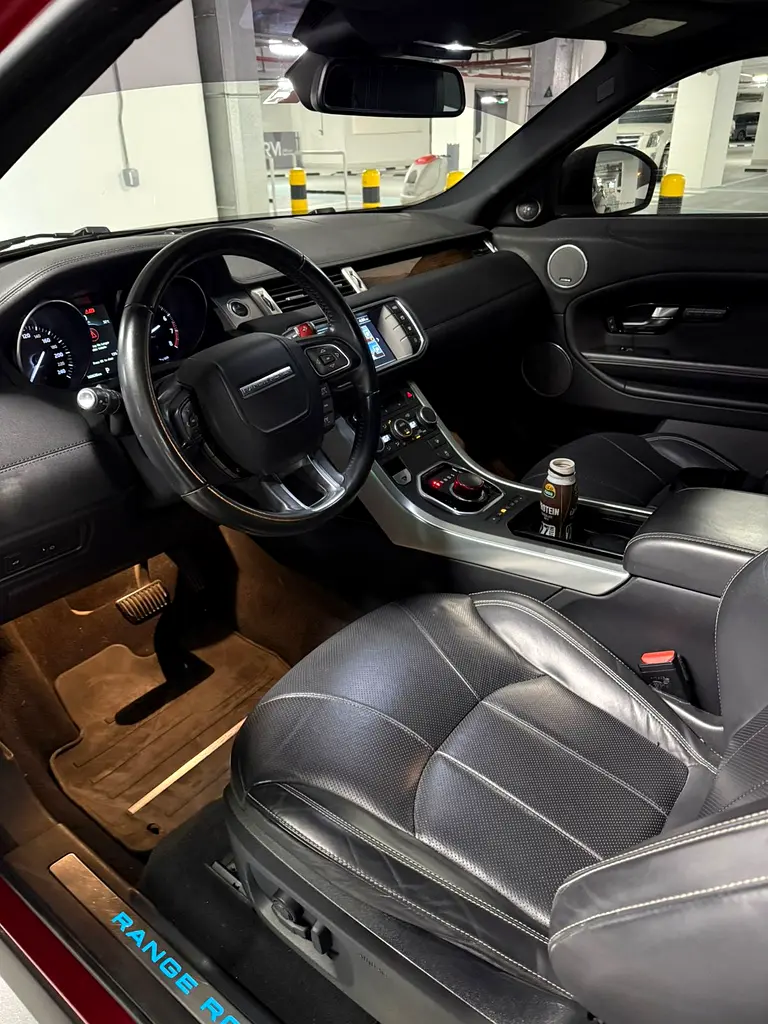 2016 Land Rover Evouqe Coupe 2dr in Excellent Condition - Image 10