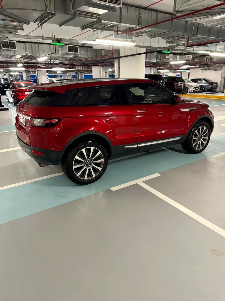 2016 Land Rover Evouqe Coupe 2dr in Excellent Condition - Image 7
