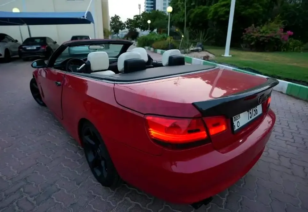 🔥 BMW 325i Coupe Convertible | GCC Specs | Hard Top | Red on White 🔥 - Image 7
