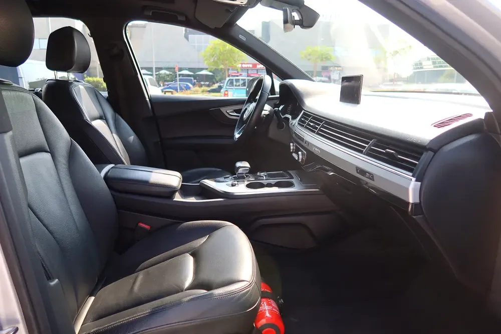 2018 Audi Q7 45 TFSI Quattro - GCC Specs - Excellent Condition - Image 14