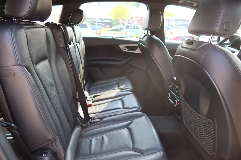 2018 Audi Q7 45 TFSI Quattro - GCC Specs - Excellent Condition - Image 16