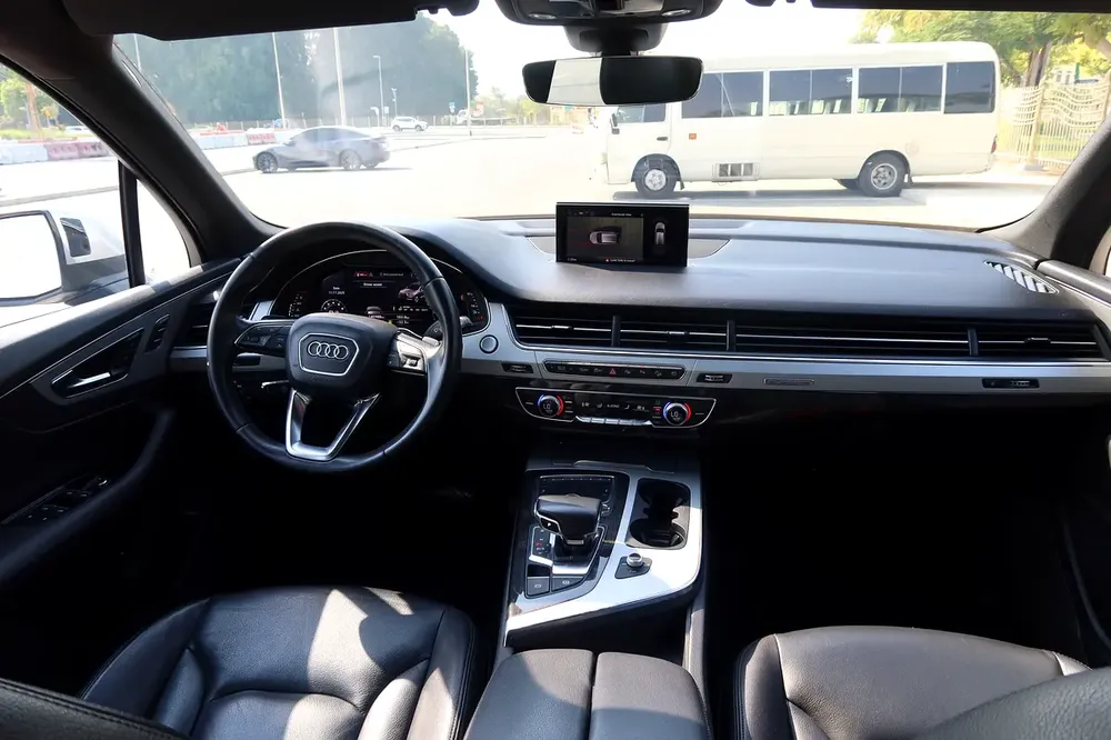 2018 Audi Q7 45 TFSI Quattro - GCC Specs - Excellent Condition - Image 17