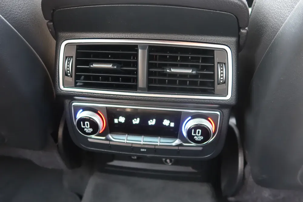 2018 Audi Q7 45 TFSI Quattro - GCC Specs - Excellent Condition - Image 19